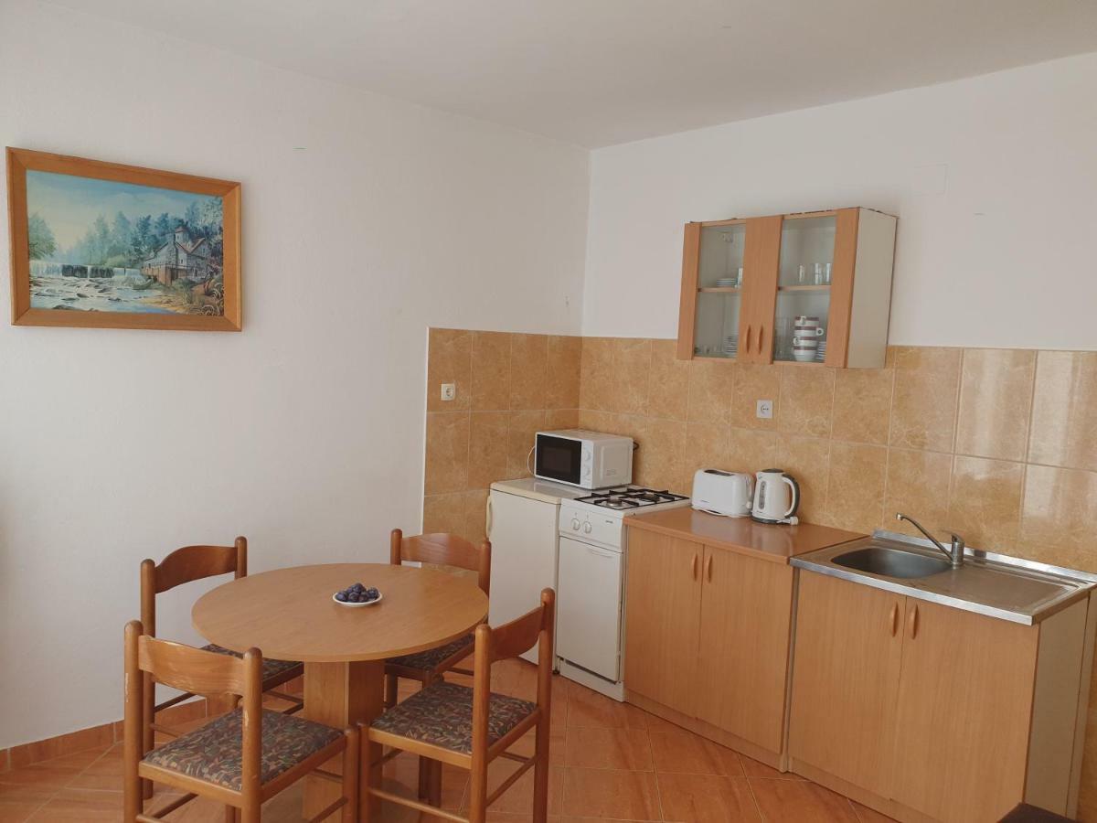 Apartments Slavica Rab Town Buitenkant foto
